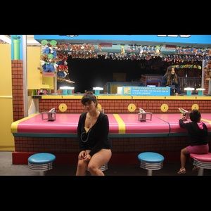 Meet your Posher, Layloni